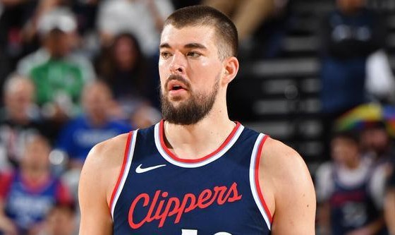 祖巴茨：我很喜欢球队休赛季的操作 我们解决了所有的弱点