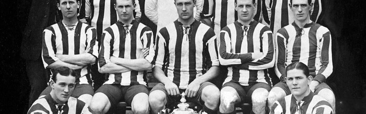 世俱杯下注-在奔赴战场前，他们看完了人生的最后一场球赛