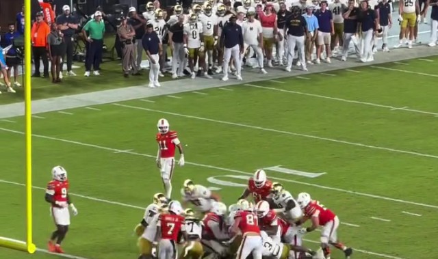 今儿不苦练今儿休息！库明加今日现身迈阿密观战大学橄榄球比赛